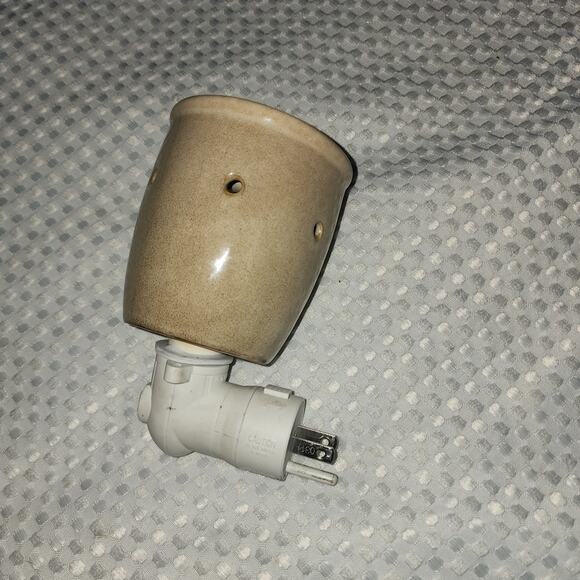 SCENTSY EUC FLOWER PRESS NIGHT LIGHT SCENTSY WARMER PLUG IN - Picture 3 of 5